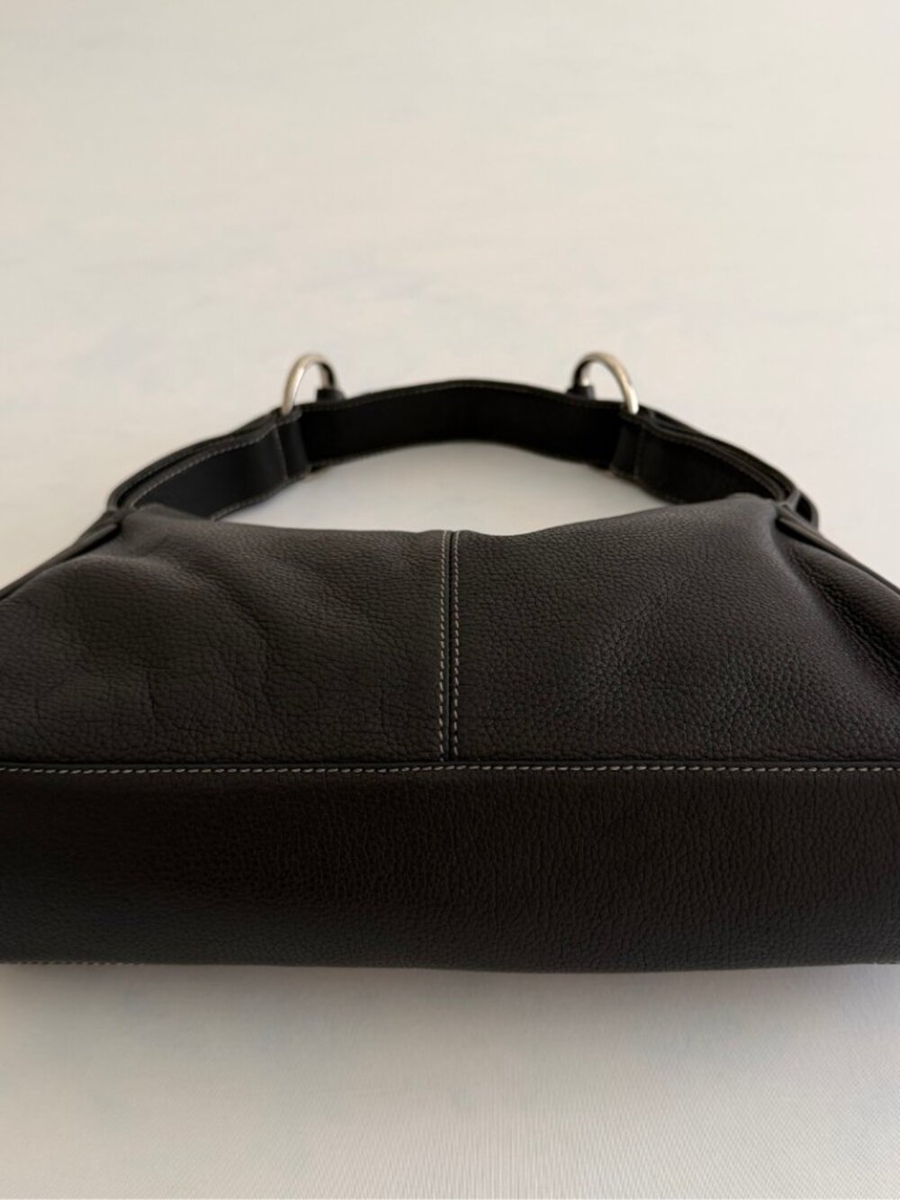 Vera Pelle Black Pebbled Leather Contrast Stitching Hobo Shoulder Bag - Picture 4 of 8